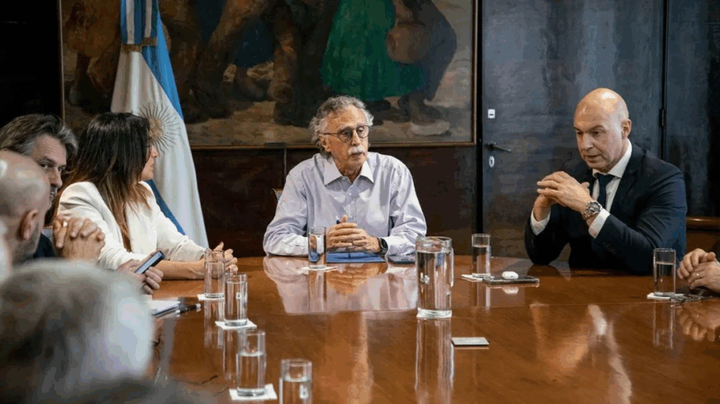 Mario Lugones deberá presentarse frente a los diputados nacionales para dar explicaciones sobre la crisis sanitaria que aqueja a los cientos de hospitales y clínicas.