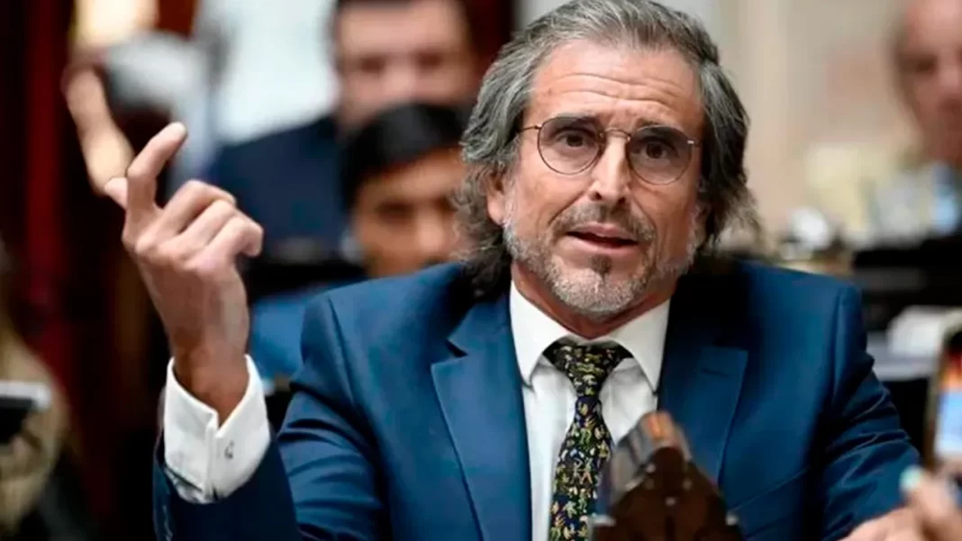 La Comisión de Presupuesto y Hacienda designó a Bertie Benegas Lynch como titular tras la repentina renuncia de José Luis Espert.
