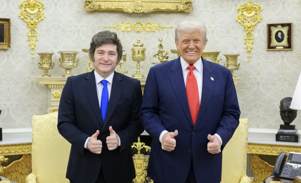 El presidente Javier Milei con su par norteamericano, Donald Trump, en la reunión bilateral de este martes.