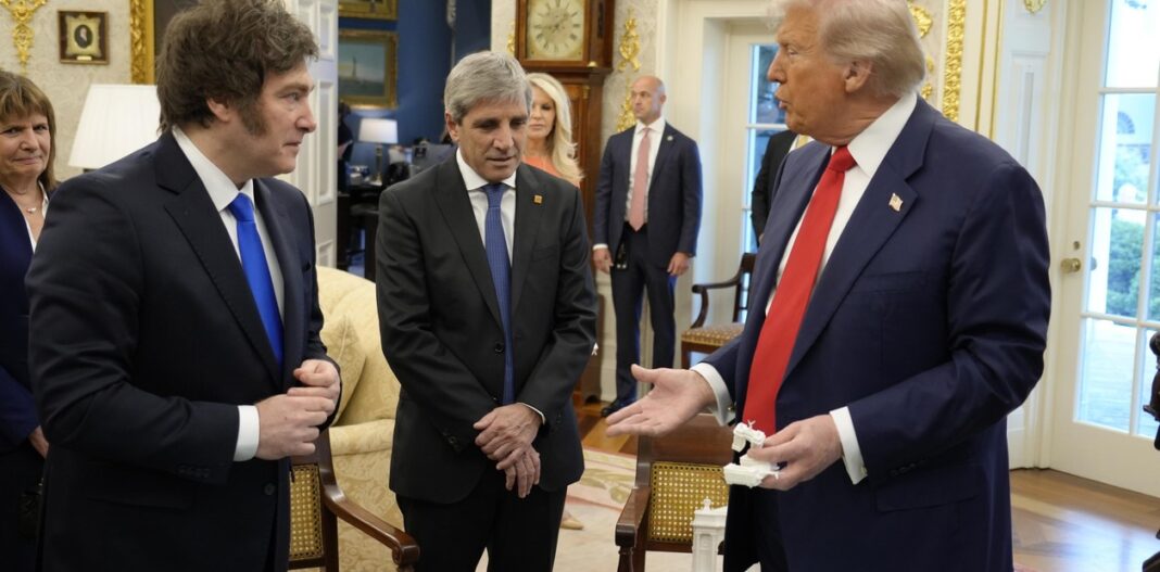 La advertencia de Trump sobre Milei generó caída en los mercados y obligó al Gobierno a desplegar un 