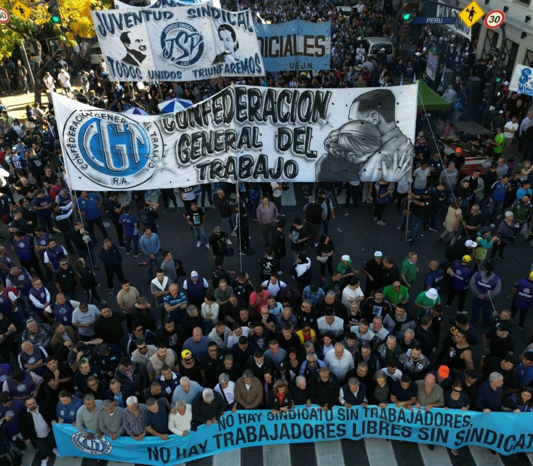 La cúpula de la CGT se despega del kirchnerismo con actividades propias por el 17 de octubre y un faltazo a la caravana a la casa de Cristina Kirchner.