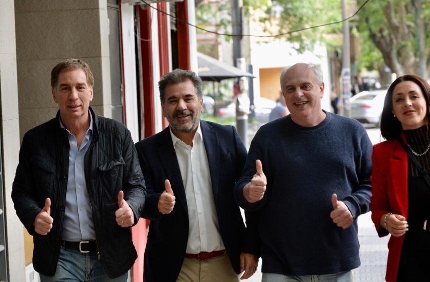 El candidato libertario, Diego Santilli, y el armador bonaerense del PRO, Cristián Ritondo, encabezaron un acto en La Plata para apuntalar la campaña libertaria.