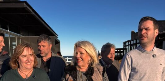 La referente de la Coalición Cívica, Elisa Carrió, participó de la recorrida en Mar del Plata de los candidatos Juan Manuel López y Elsa Llenderrozas.