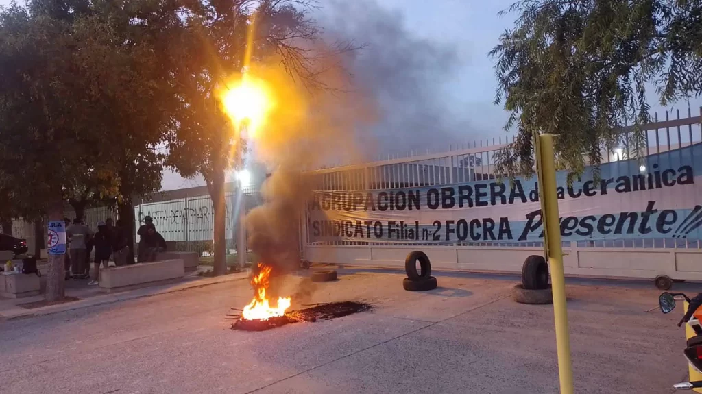 Cada vez más pequeñas y medianas empresas cierran sus puertas en la provincia de Buenos Aires y suman miles de desempleados.