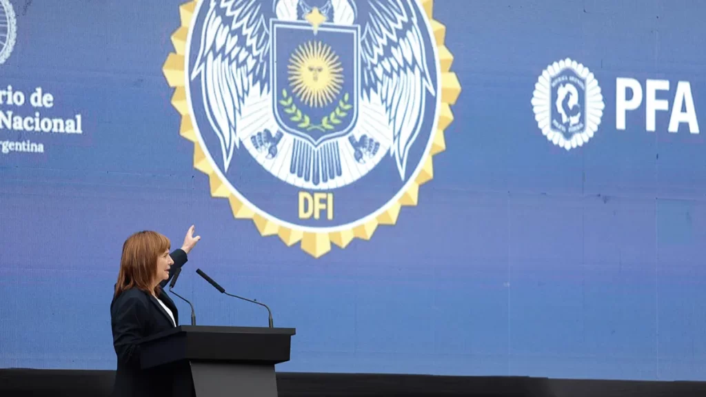 Desde hace meses, la ministra Bullrich mantiene relaciones estrechas con las agencias de Seguridad estadounidenses, e incluso adaptó el estatuto de la Policía Federal "al estilo FBI".