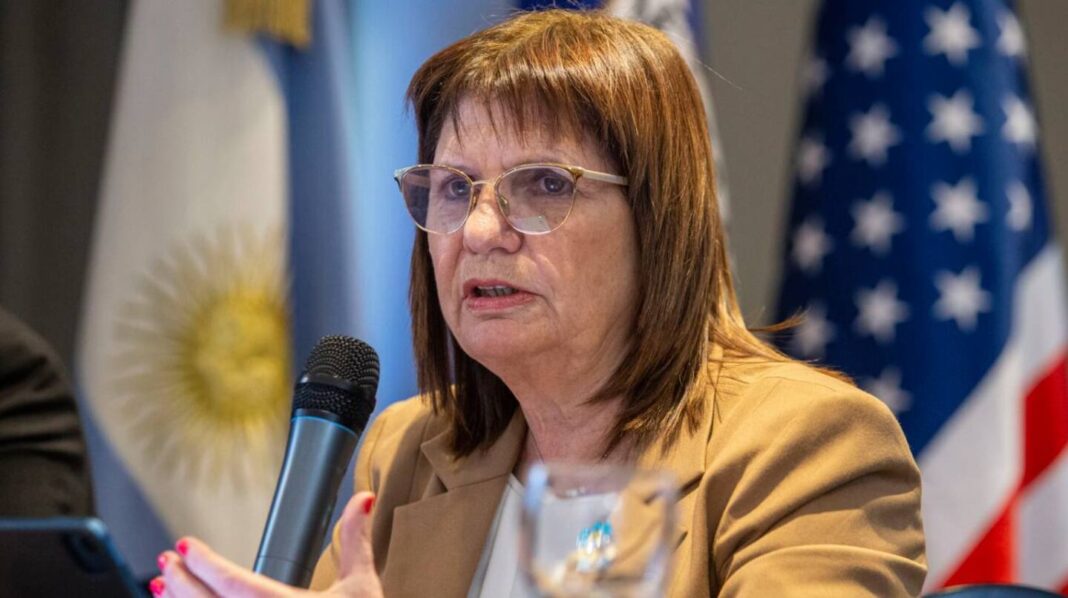 Patricia Bullrich anunció un acuerdo histórico con el FBI para la lucha contra el crimen organizado y refuerza la alianza con Estados Unidos.