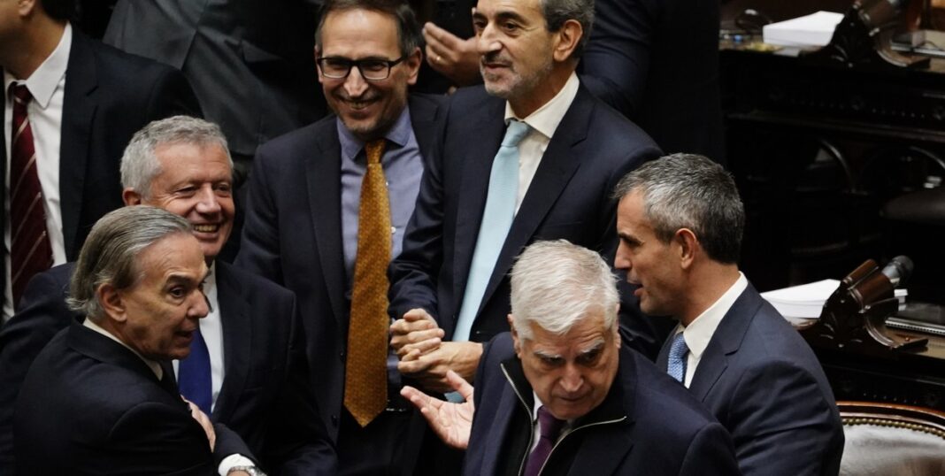 La Comisión de Presupuesto y Hacienda designó a Bertie Benegas Lynch como titular tras la repentina renuncia de José Luis Espert.