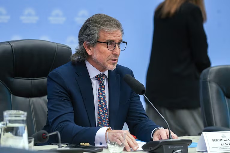 "Bertie" Benegas Lynch encabeza la comisión de Presupuesto, e integra el equipo de negociaciones con la oposición junto a Menem, Guberman y Rolandi.