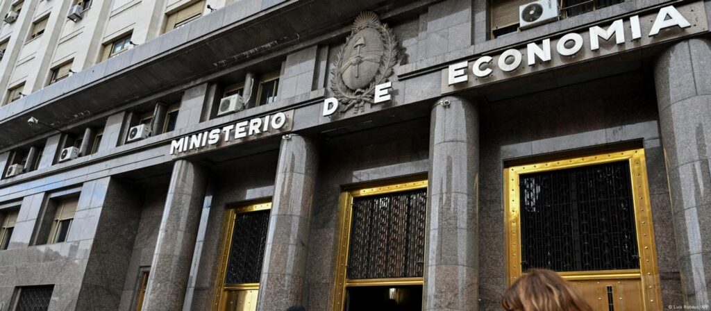 Tras el Swap con EE.UU., desde el Ministerio de Economía iniciaron una operación de recompra de bonos en dólares. 