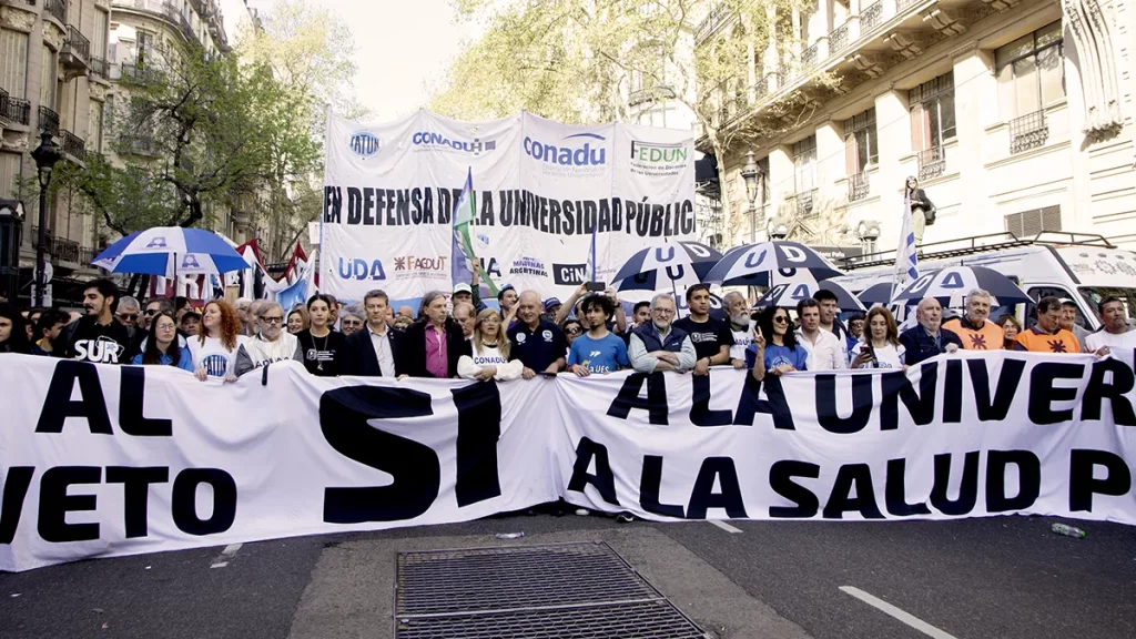 Docentes realizarán un nuevo paro nacional de 72 horas en reclamó a la ley de financiamiento universitario. 