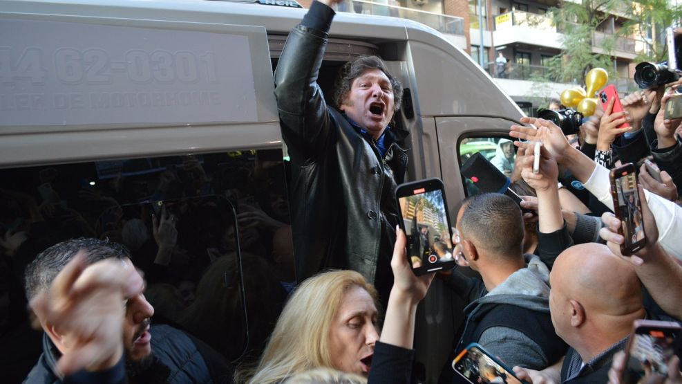 Tras la serie de incidentes desatados durante su paso por el conurbano bonaerense, Milei desistió de participar en el cierre de campaña bonaerense. 