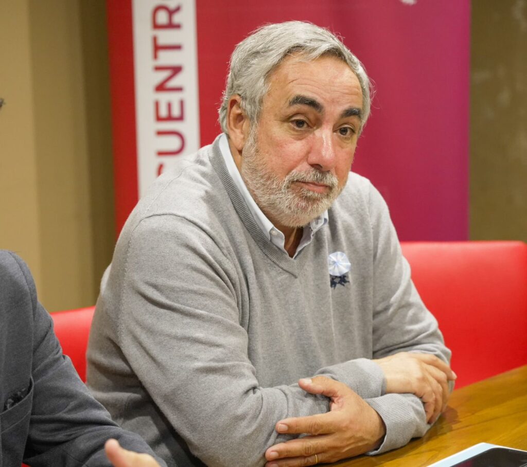 Uno de los referentes de la UCR bonaerense, Miguel Fernández, respaldó la lista de la Coalición Cívica.