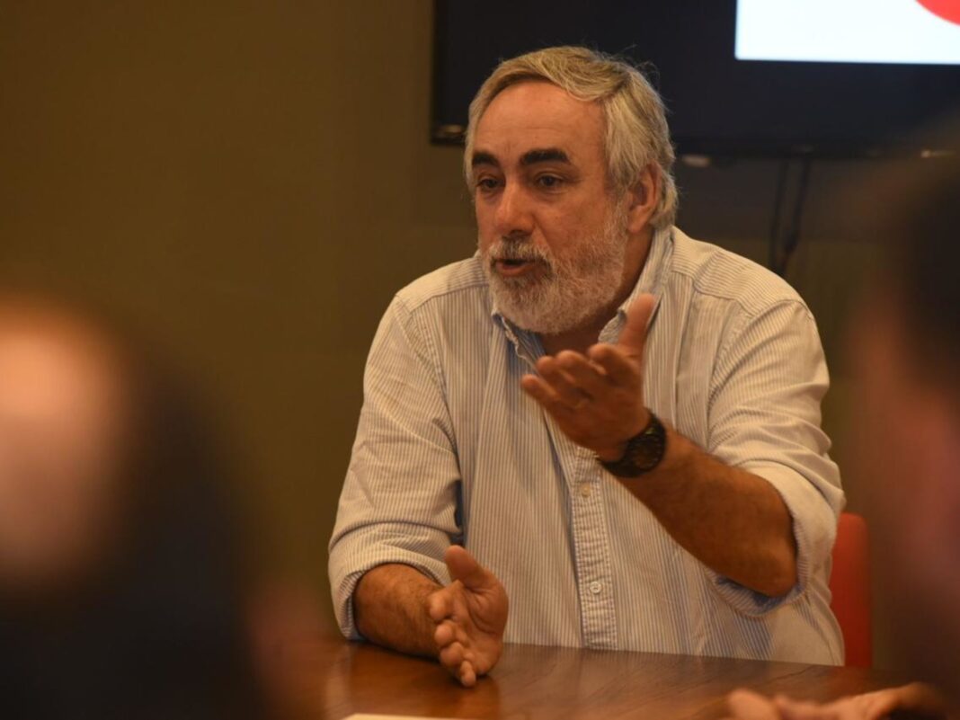 El presidente del Comité de Contingencia de la Unión Cívica Radical (UCR) bonaerense, Miguel Fernández, respaldó la lista de la Coalición Cívica.