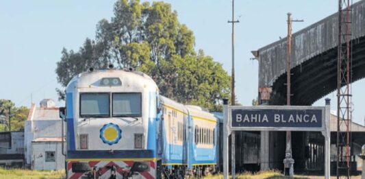 La diputada bonaerense, Natalia Dziakowski, exhortó al Ejecutivo provincial a que interceda ante la decisión de Nación de suspender el tren a Bahía Blanca.
