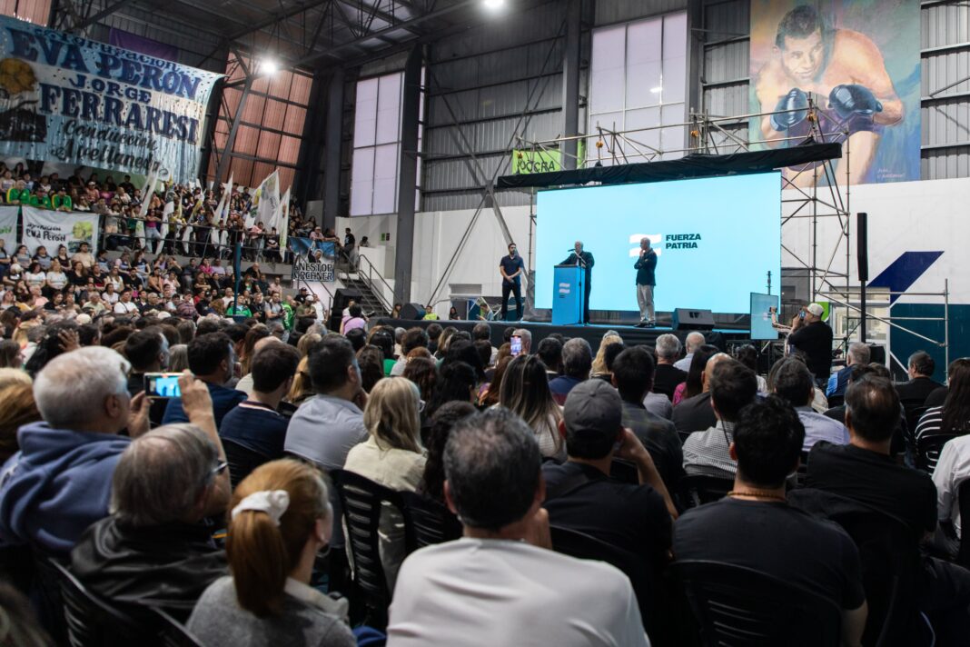 En el cierre de campaña de las elecciones 2025, Fuerza Patria apuesta a la foto de unidad, mientras que Santilli encabezará recorridas por la Primera sección.