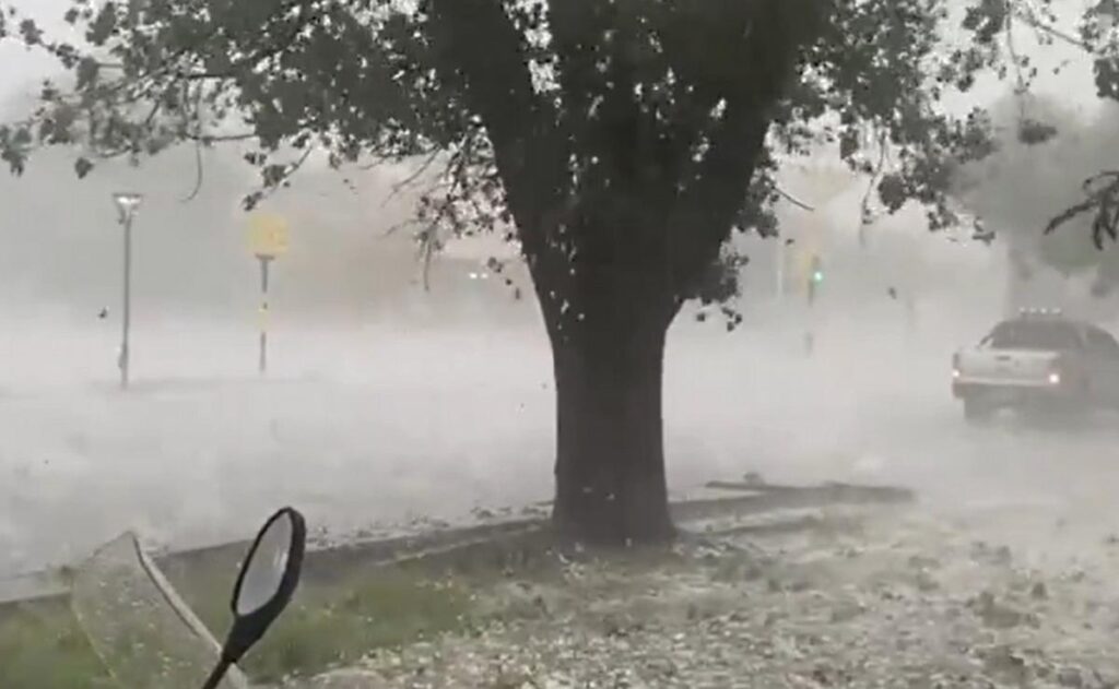 Alerta meteorológica en la provincia de Buenos Aires: el SMN recomendó no salir de sus hogares.