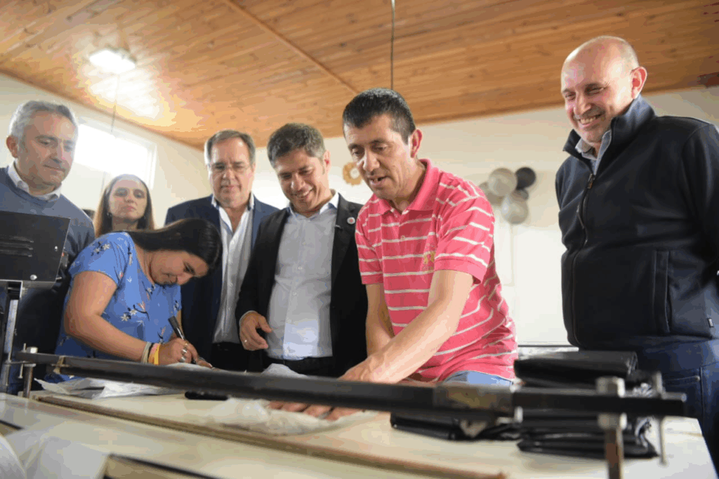 En el marco de una recorrida junto al gobernador Axel Kicillof, el presidente de la Cámara Baja provincial, Alexis Guerrera, pidió el voto de los bonaerenses para este domingo.