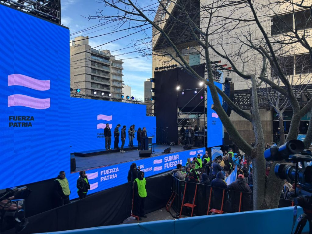 Con Kicillof a la cabeza, los dirigentes de Fuerza Patria buscarán una foto de unidad en el búnker de La Plata, donde esperarán los resultados de las elecciones 2025.