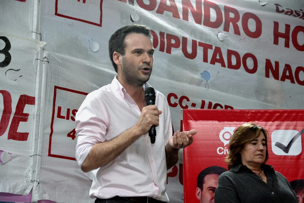 Coalición Cívica: Juan Manuel López pidió que el electorado "no caiga en la trampa de la polarización" en las elecciones 2025.