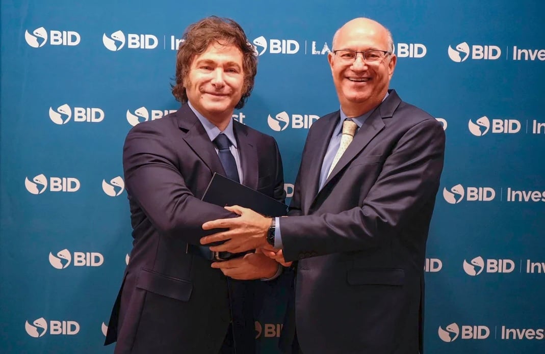 Milei BID El Gobierno selló con el BID un préstamo de USD500 millones para fortalecer el PAMI y mejorar la atención, antes de las elecciones legislativas.
