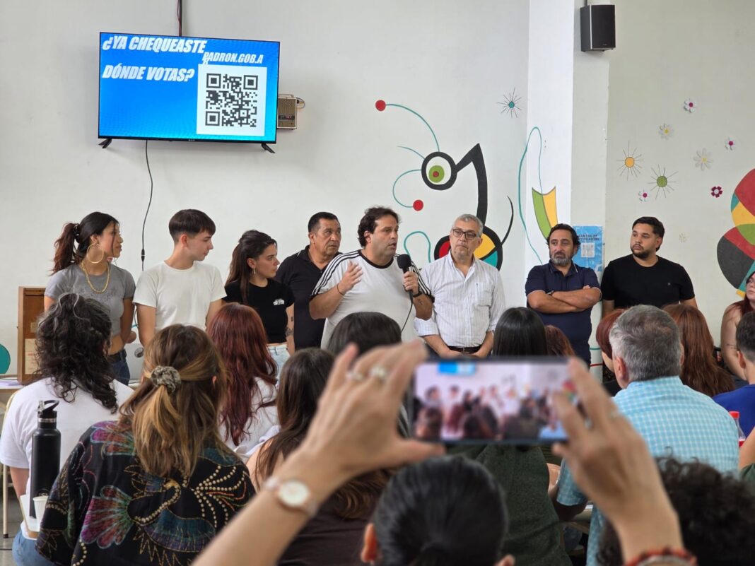 La senadora Daniela Reich cuestionó la jornada de capacitación electoral llevada a cabo por concejales de La Cámpora y funcionarios de la DGCyE y alertó por el uso partidario.