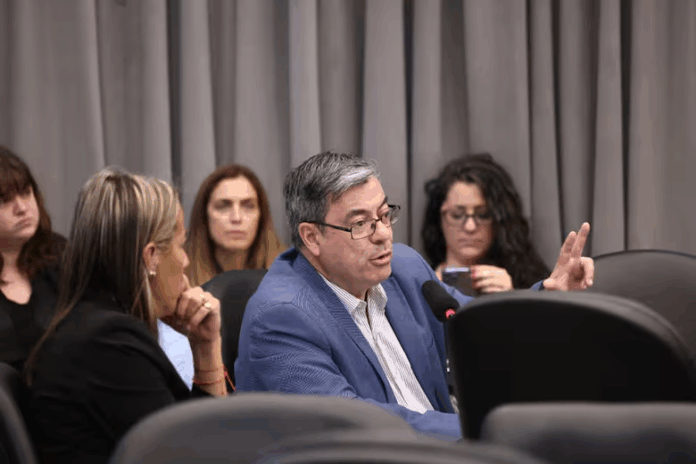 Diputados condiciona el debate del Presupuesto 2026 para que Javier Milei destine fondos a las leyes aprobadas.
