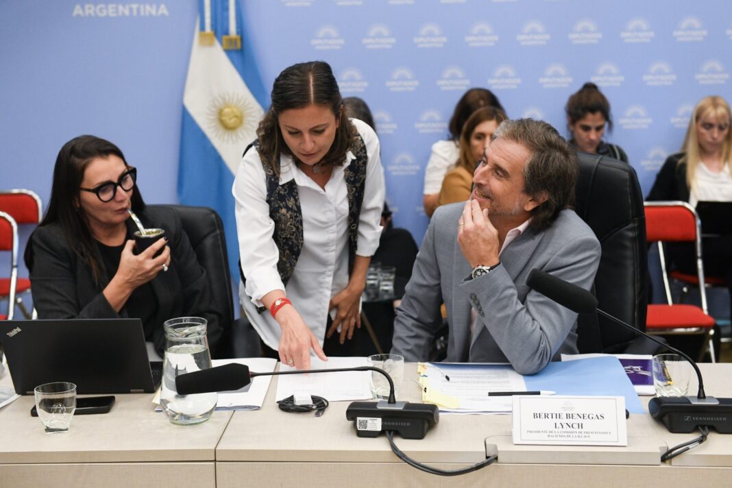 Diputados de la oposición endurecen su postura de cara al debate del Presupuesto 2026, se niegan a esperar hasta enero y preparan un dictamen propio para llevar al recinto.