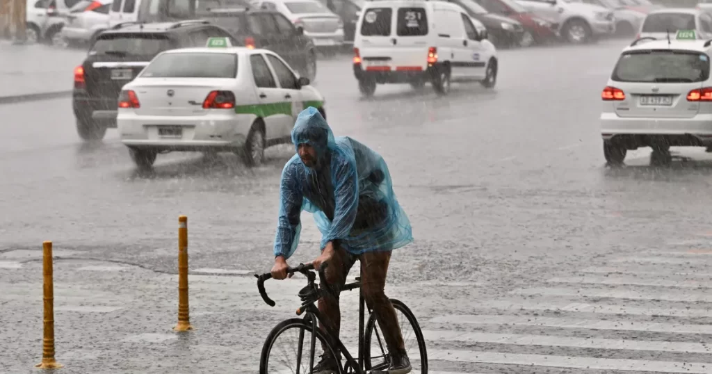 Al igual que el resto del AMBA. La Plata también se encuentra bajo alerta naranja producto del temporal de lluvias y viento que rige hasta el mediodía.