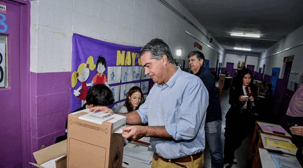 A las 8:00 de la mañana de este domingo 26 de octubre abrieron las mesas en todo el país y dio inicio formal a las elecciones 2025.