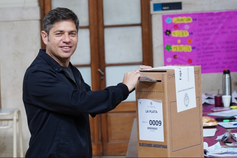 El gobernador bonaerense, Axel Kicillof, votó en La Plata. 