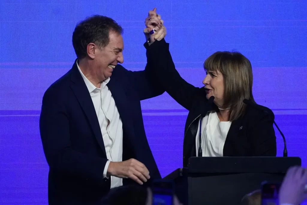 Diego Santilli y Patricia Bullrich, los ex alfiles del PRO que garantizaron la victoria de LLA en Provincia y Ciudad de Buenos Aires.