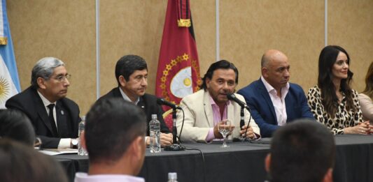 El gobernador de Salta, Gustavo Sáenz, salió con los tapones de punta a cuestionar a la titular del PJ nacional, Cristina Kirchner, por la derrota del peronismo en las elecciones nacionales.