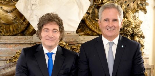 El presidente Javier Milei le tomó juramento en Casa de Gobierno al flamante ministro de Relaciones Exteriores, Pablo Quirno.
