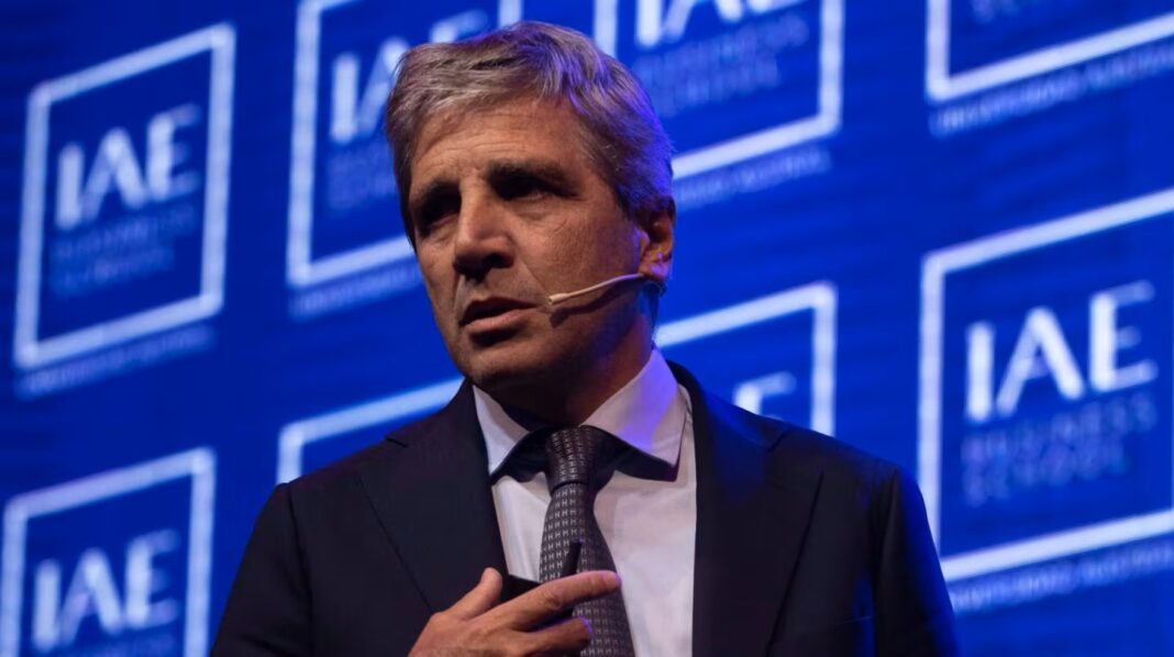 El ministro de Economía de la Nación, Luis Caputo, analiza los vencimientos de deuda que Argentina debe afrontar tanto en noviembre como en diciembre.