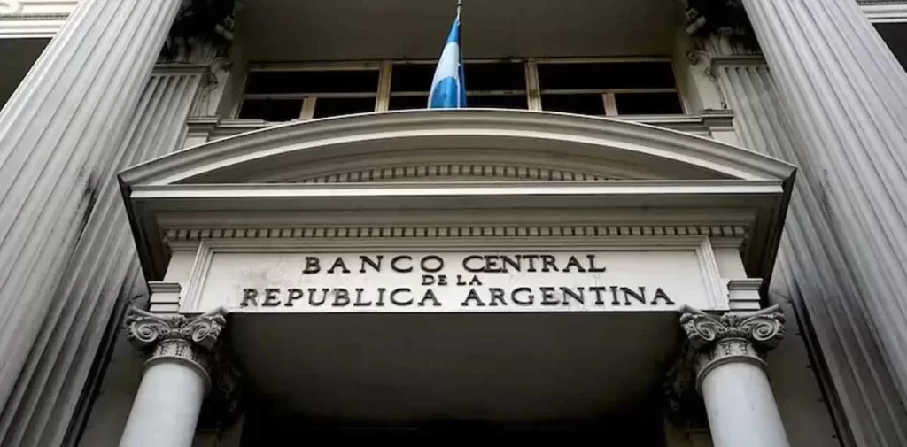 A través del Banco Central, Caputo se tendrá que hacer cargo de un importante pago al FMI.