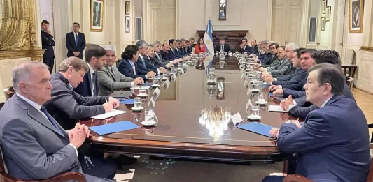El presidente Javier Milei recibe este jueves en Casa Rosada a gobernadores para comenzar a negociar la aprobación de las reformas estructurales del Ejecutivo nacional.