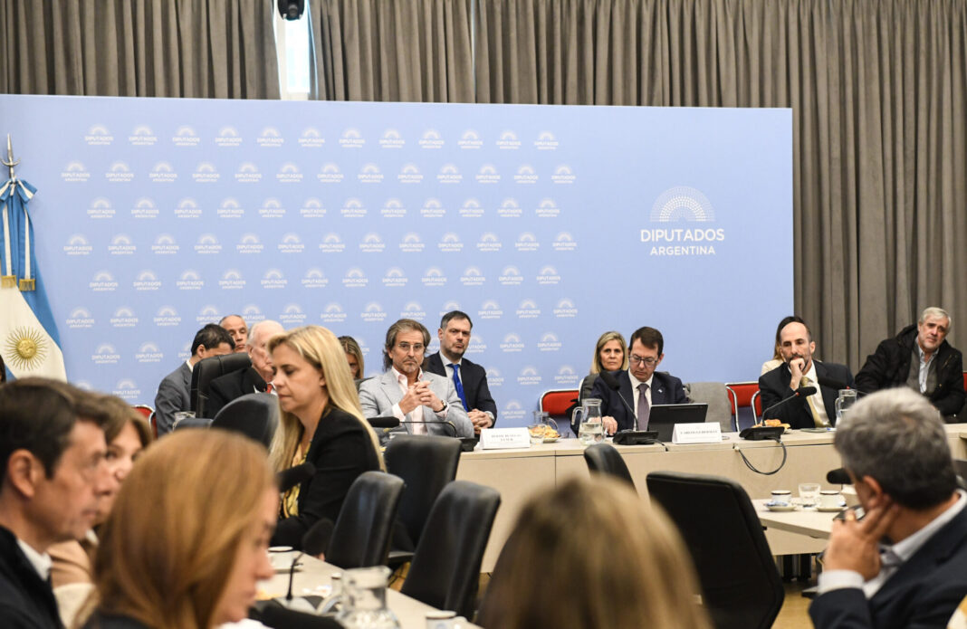 Funcionarios nacionales respaldaron en Diputados el Presupuesto 2026. Desde el área económica proyectaron un crecimiento del PBI de 5% y una inflación anual de 10,1%.