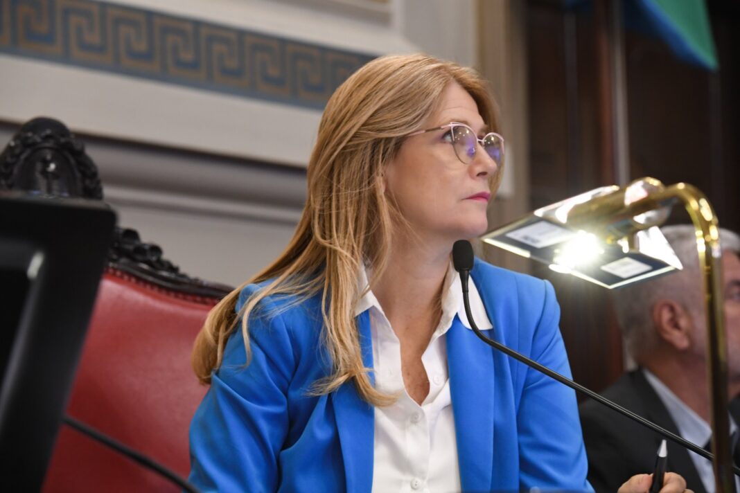 Magario Milei La vicegobernadora bonaerense, Verónica Magario, alertó por el crecimiento del endeudamiento de la población para pagar gastos corrientes.