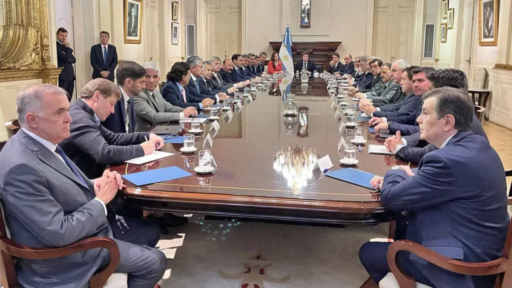Por pedido de Javier Milei, Francos convocó a un puñado de gobernadores para negociar la aprobación de las reformas estructurales del Ejecutivo nacional.