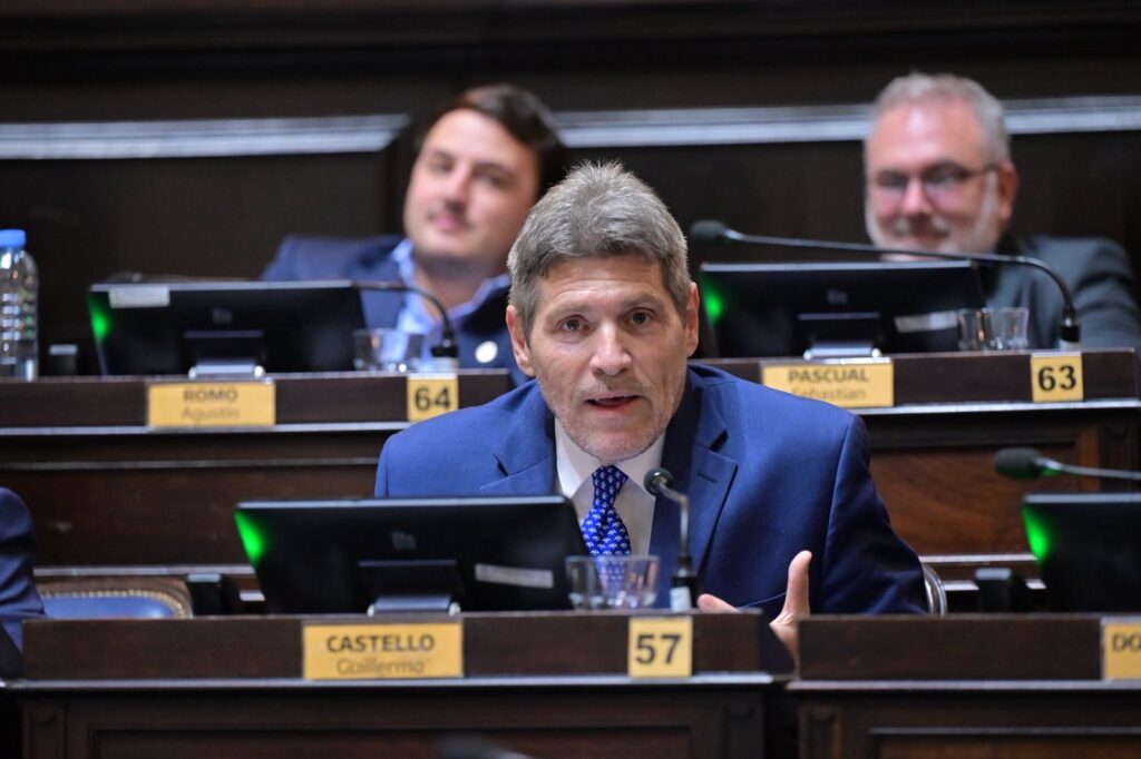 El diputado de LLA, Guillermo Castello, calificó el cobro del inmobiliario complementario como una "doble imposición" del Estado.