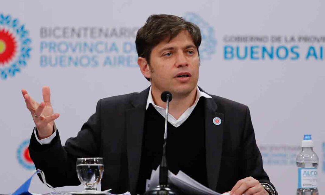 El mandatario bonaerense, Axel Kicillof, cargó contra el presidente Javier Milei, tras excluirlo de la reunión con gobernadores. “Es un gesto antidemocrático”, afirmó en una misiva.