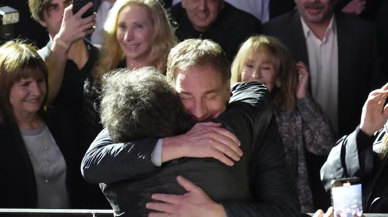 El presidente Javier Milei destacó el rol de Diego Santilli en la última campaña legislativa, donde relevó a Espert tras su escandalosa renuncia a su candidatura nacional.