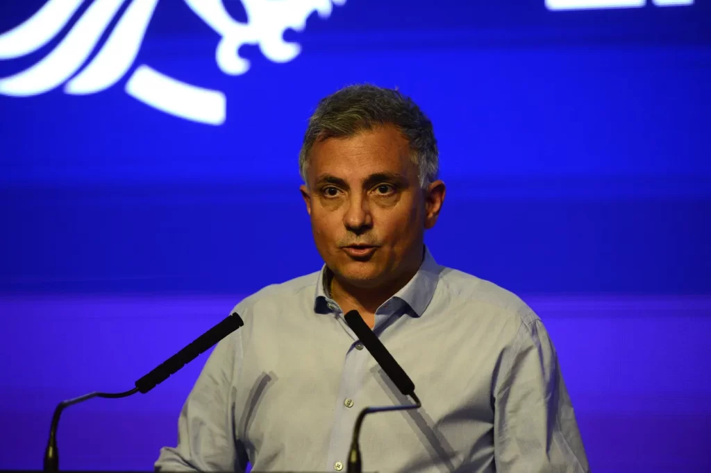 Con la llegada de Torres, Pareja consolida su poder en el Congreso, con 5 legisladores propios.