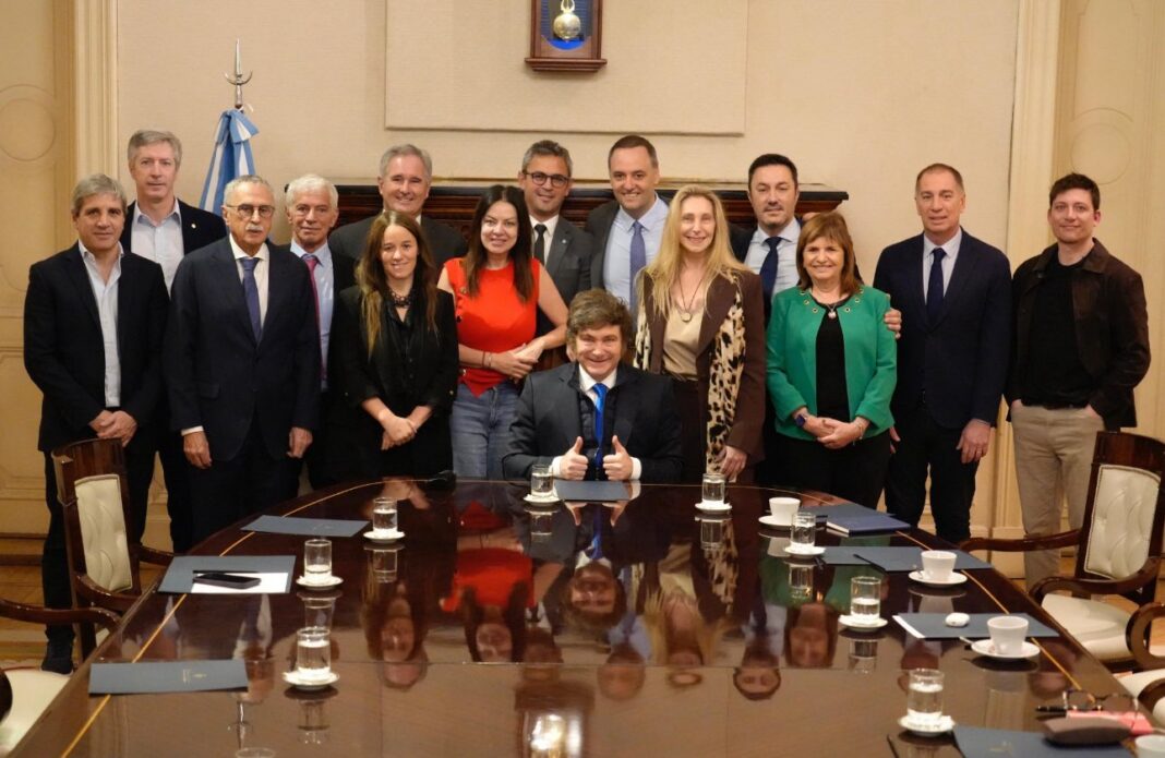 Javier Milei se reúne por primera vez con el nuevo Gabinete tras las renuncias de Guillermo Francos y Lisandro Catalán que sacudieron al Gobierno.