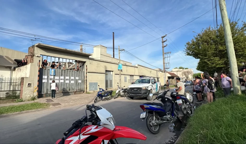 
El conflicto entre las autoridades y los trabajadores de Acerías Berisso se intensifica cada día.