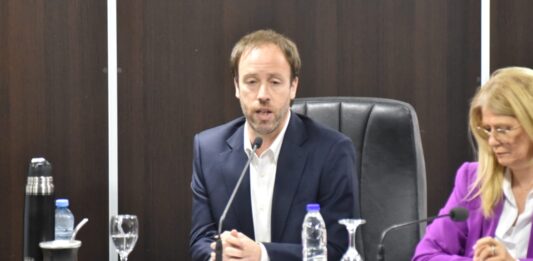 El ministro de Economía, Pablo López, se reunirá con todos los jefes de bancada para presentar el Presupuesto 2026 y dar inicio formal a las negociaciones.