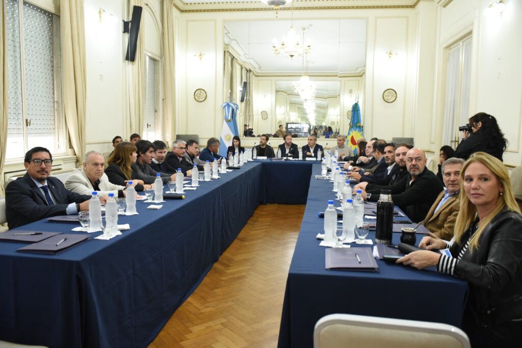 El ministro de Economía, Pablo López, asistirá a la Legislatura para presentarle a la oposición los principales puntos del Presupuesto 2026.