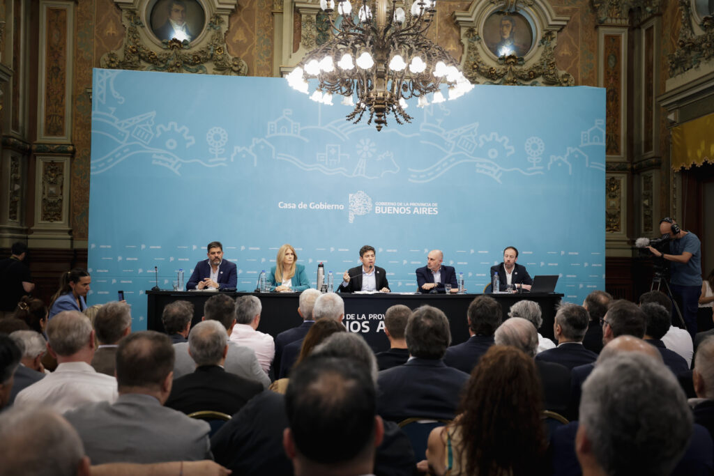 Intendentes, legisladores, funcionarios y hasta incluso opositores estuvieron presentes en el acto de Kicillof por el Presupuesto.