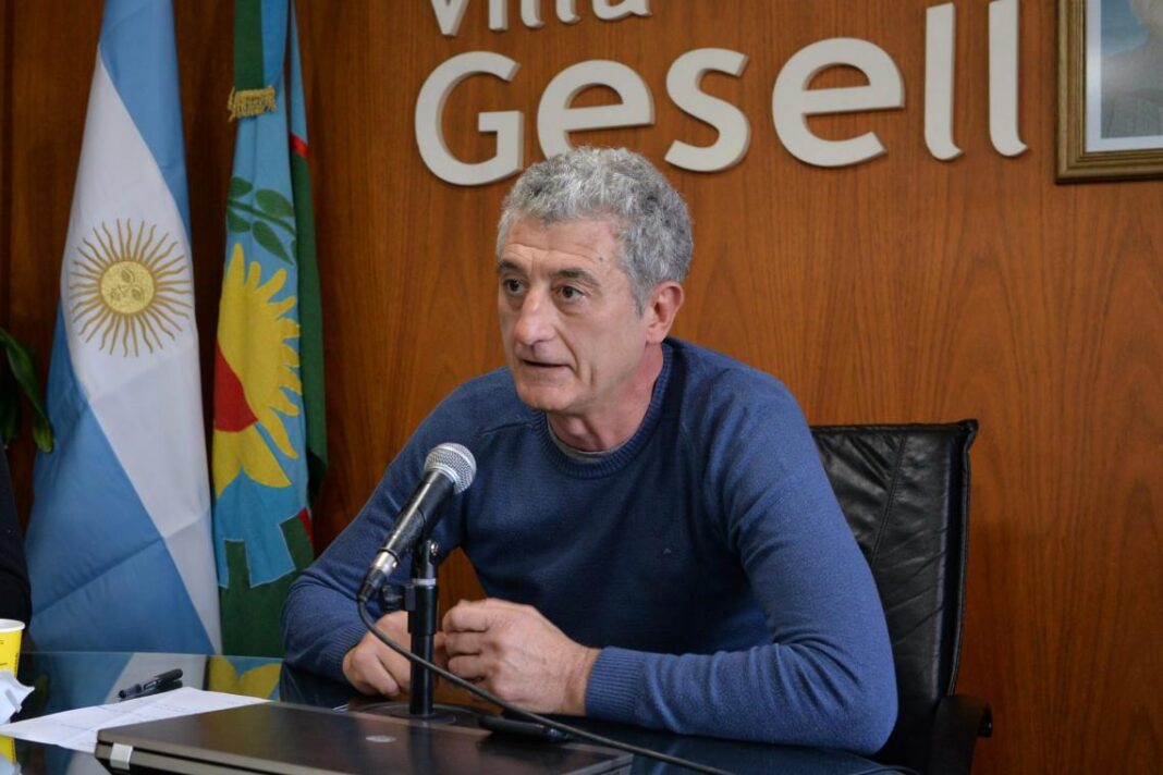 El intendente de Villa Gesell, Gustavo Barrera, le habló a la Legislatura bonaerense y le pidió 