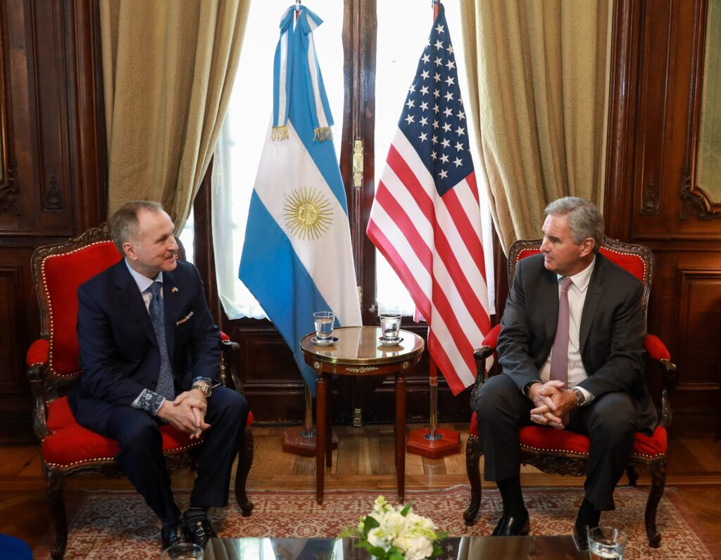 El canciller Pablo Quirno se reunió este lunes con el embajador de Estados Unidos (EE.UU), Peter Lamelas, para cerrar el acuerdo de libre comercio.